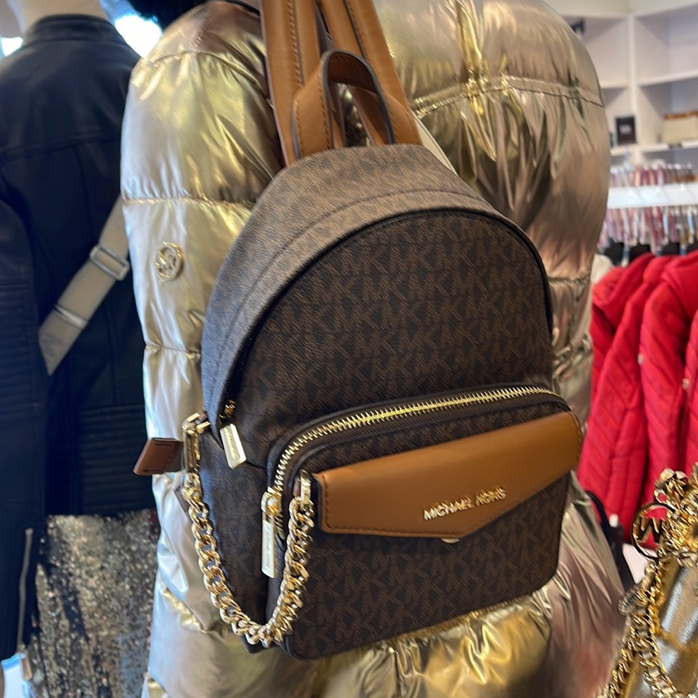 MICHAEL KORS
Maisie Extra-Small Logo 2-in-1 Backpack
Brown
NWT - Picture 15 of 16